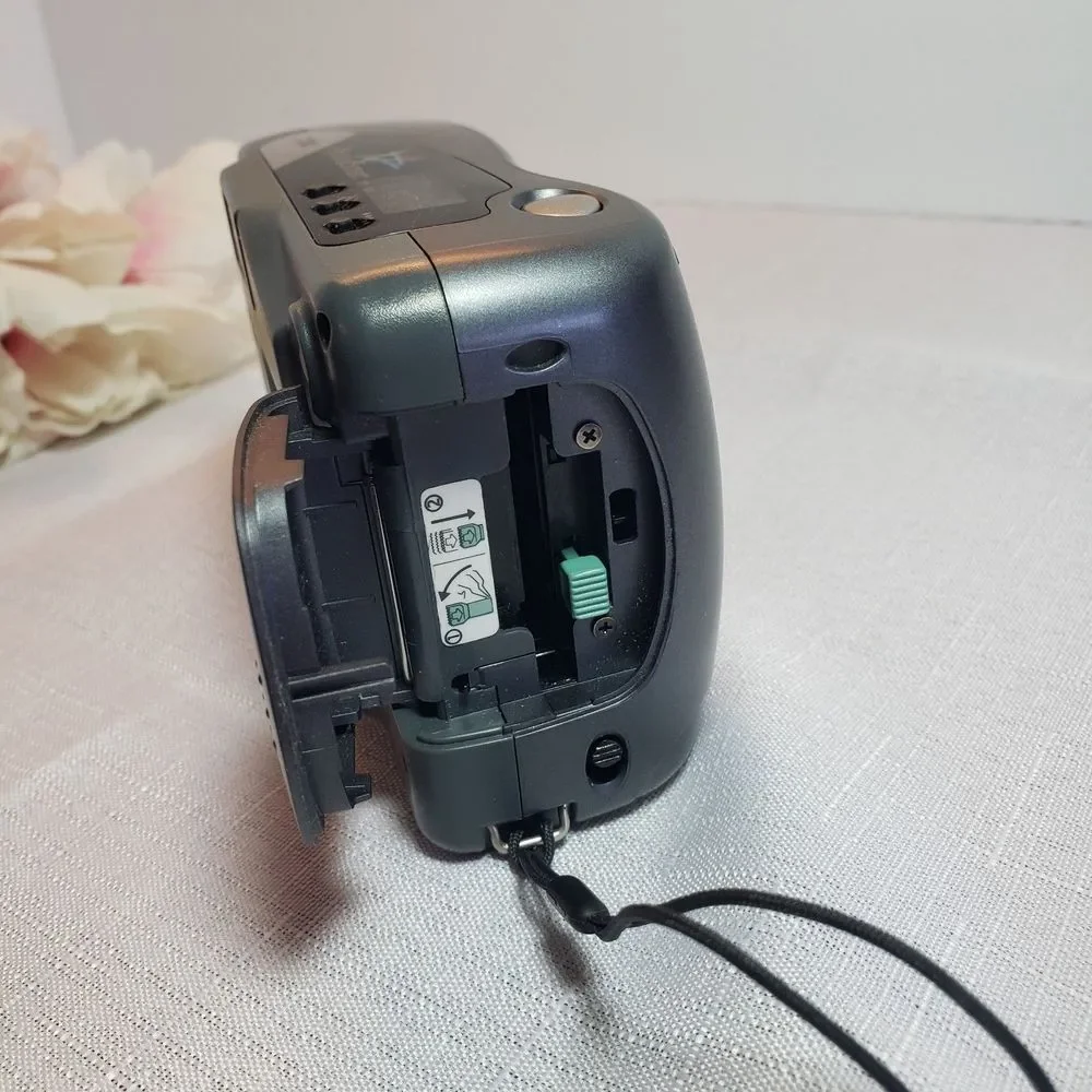 HP Hewlett Packard Photosmart Digital Camera C200 Color Gray NOT TESTED
